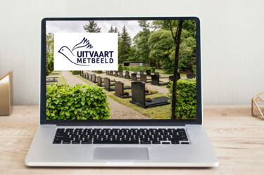 Uitvaart met beeld.jpg